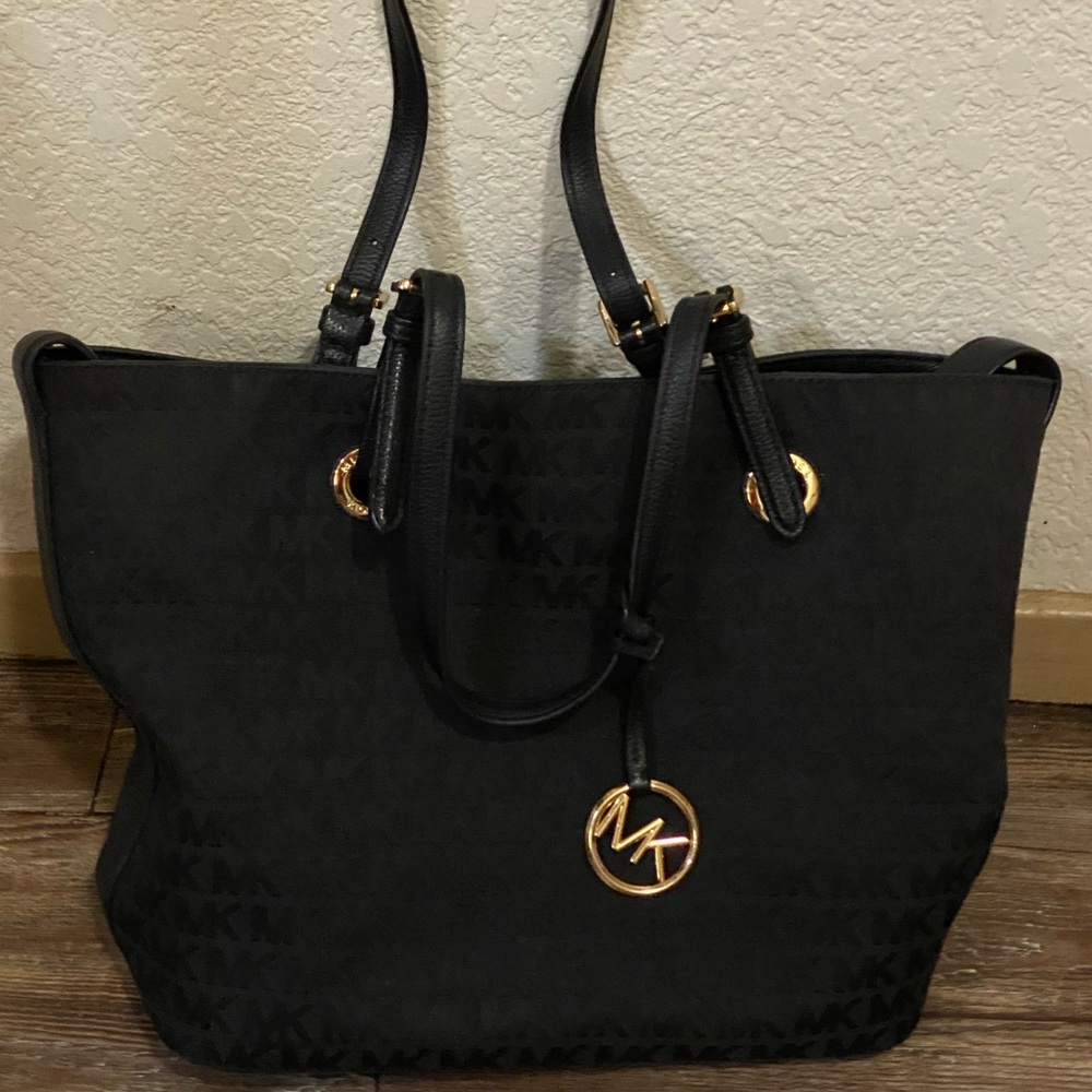 Michael Kors black purse original in good condition